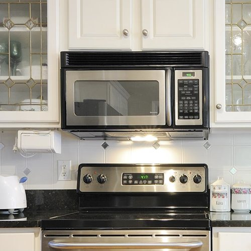 Best Colors for White Kitchens