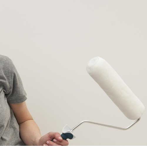 Do You Use a Brush or Roller to Paint Furniture?