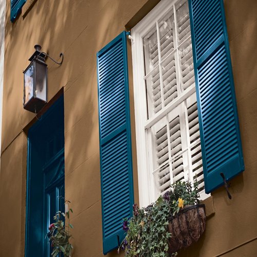 Fashion a French Quarter look